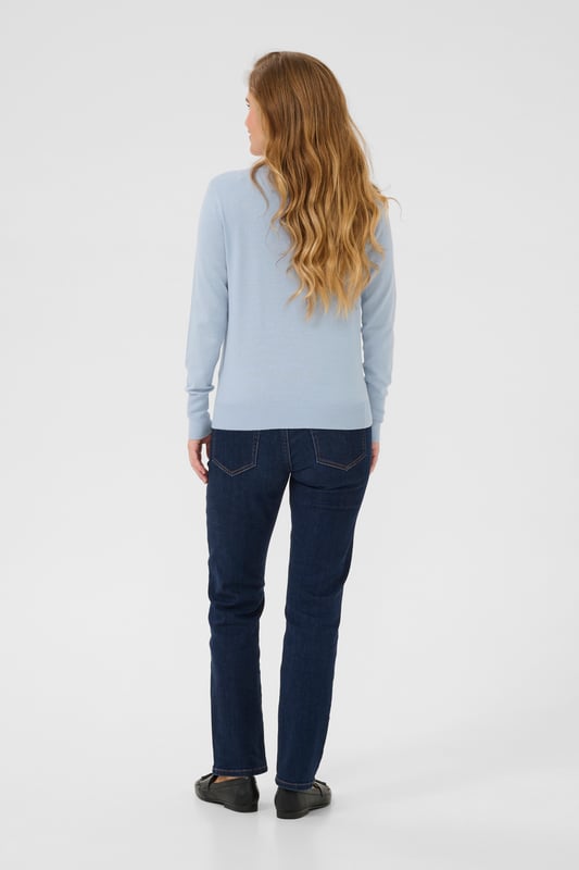 Regular fit,Lange mouwen  Fijne was 30°, niet bleken, niet in de droger drogen, Liggend laten drogen in de schaduw, koud strijken max. 110° C, Droogreiniging  80% Viscose,20% Nylon