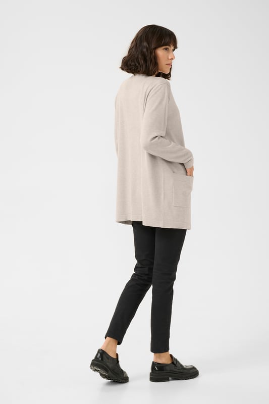 Loose fit,Taille lengte,Lange mouwen  Fijne was 30°, niet bleken, niet in de droger drogen, Liggend laten drogen in de schaduw, koud strijken max. 110° C, Droogreiniging  80% Viscose,20% Nylon