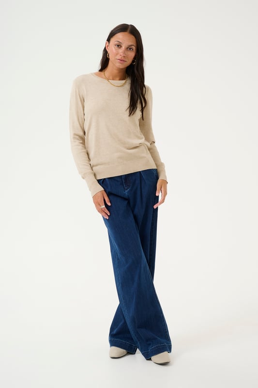 Regular fit,Lange mouwen  Fijne was 30°, niet bleken, niet in de droger drogen, Liggend laten drogen in de schaduw, koud strijken max. 110° C, Droogreiniging  80% Viscose,20% Nylon