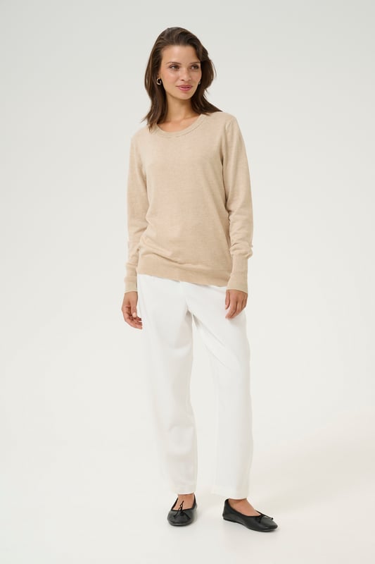 Regular fit,Lange mouwen  Fijne was 30°, niet bleken, niet in de droger drogen, Liggend laten drogen in de schaduw, koud strijken max. 110° C, Droogreiniging  80% Viscose,20% Nylon