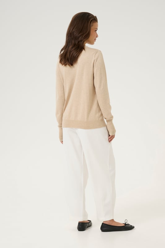 Regular fit,Lange mouwen  Fijne was 30°, niet bleken, niet in de droger drogen, Liggend laten drogen in de schaduw, koud strijken max. 110° C, Droogreiniging  80% Viscose,20% Nylon