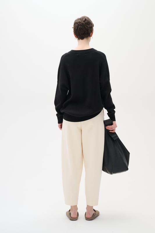 Relaxed fit,Lange mouwen  Fijne was 30°, niet bleken, niet in de droger drogen, Liggend laten drogen in de schaduw, warm strijken max. 150° C, Droogreiniging  100% Katoen