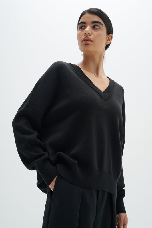 Relaxed fit,Lange mouwen  Fijne was 30°, niet bleken, niet in de droger drogen, Liggend laten drogen in de schaduw, warm strijken max. 150° C, Droogreiniging  100% Katoen