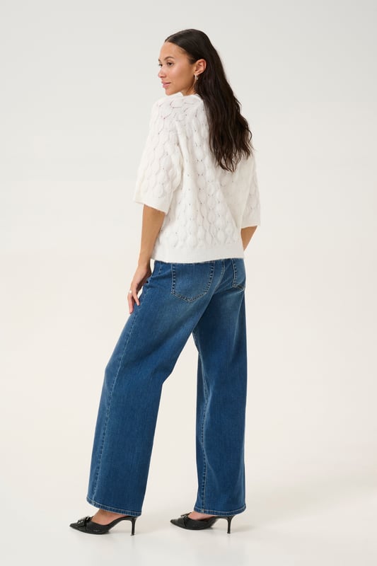 Loose fit,Elleboog lengte  Extra fijne was 30°, niet bleken, niet in de droger drogen, Liggend laten drogen in de schaduw, koud strijken max. 110° C, Droogreiniging  58% Polyester (Gerecycled),20% Polyester,13% Acryl,6% Wol,3% Elastaan