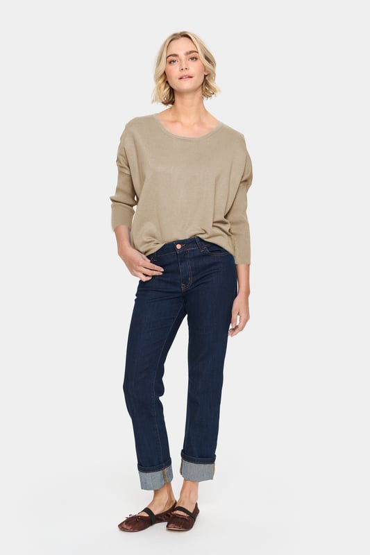 Casual fit,3/4 mouwen  Fijne was 30°, niet bleken, niet in de droger drogen, Liggend laten drogen., koud strijken max. 110° C, Chemisch laten reinigen.  80% Viscose,20% Polyamide