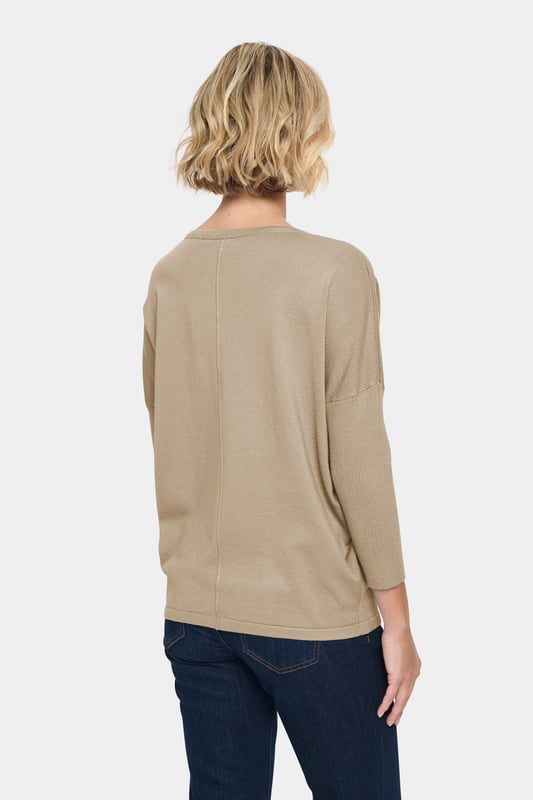 Casual fit,3/4 mouwen  Fijne was 30°, niet bleken, niet in de droger drogen, Liggend laten drogen., koud strijken max. 110° C, Chemisch laten reinigen.  80% Viscose,20% Polyamide