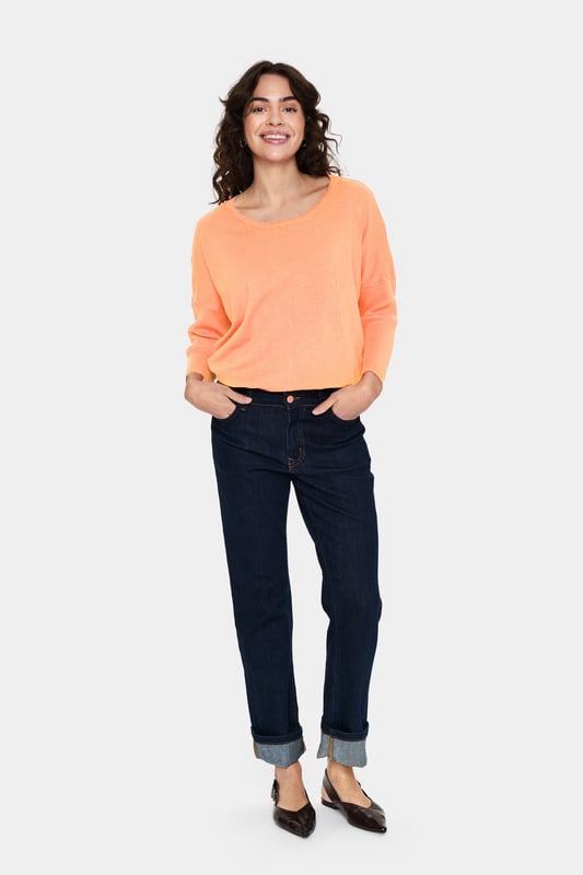 Casual fit,3/4 mouwen  Fijne was 30°, niet bleken, niet in de droger drogen, Liggend laten drogen., koud strijken max. 110° C, Chemisch laten reinigen.  80% Viscose,20% Polyamide