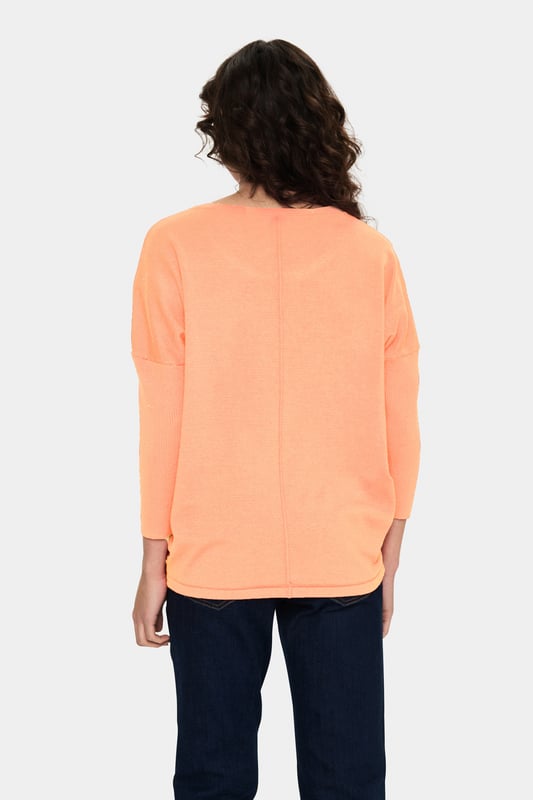 Casual fit,3/4 mouwen  Fijne was 30°, niet bleken, niet in de droger drogen, Liggend laten drogen., koud strijken max. 110° C, Chemisch laten reinigen.  80% Viscose,20% Polyamide