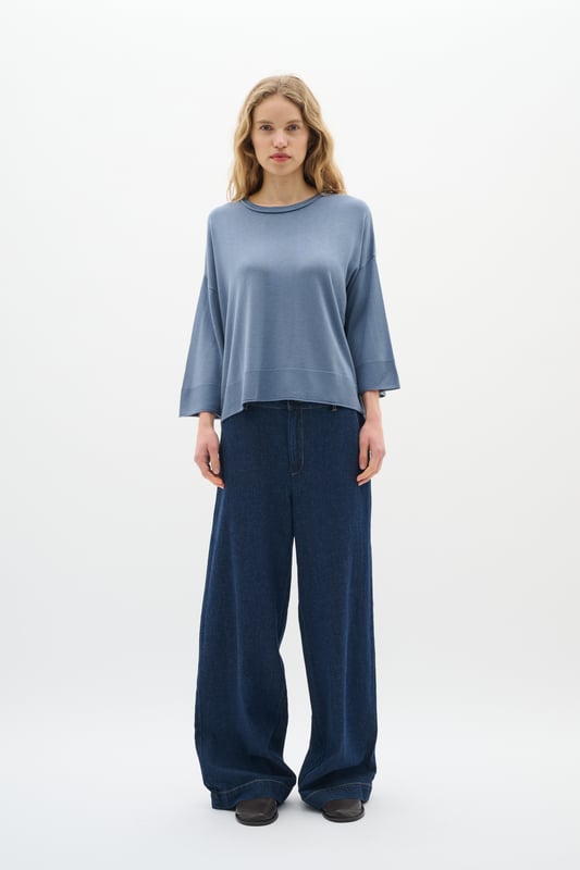 Casual fit,Lange mouwen  Fijne was 30°, niet bleken, niet in de droger drogen, Liggend laten drogen in de schaduw, warm strijken max. 150° C, Droogreiniging  65% Polyester,35% Viscose