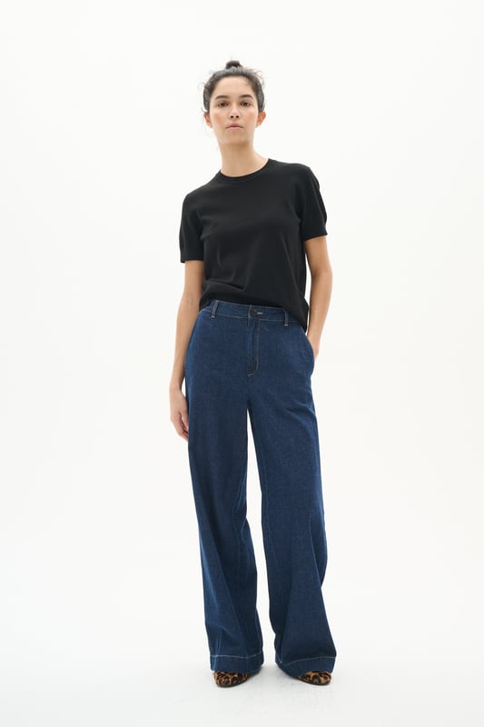 Casual fit,Lange mouwen  Fijne was 30°, niet bleken, niet in de droger drogen, Liggend laten drogen in de schaduw, warm strijken max. 150° C, Droogreiniging  65% Polyester,35% Viscose