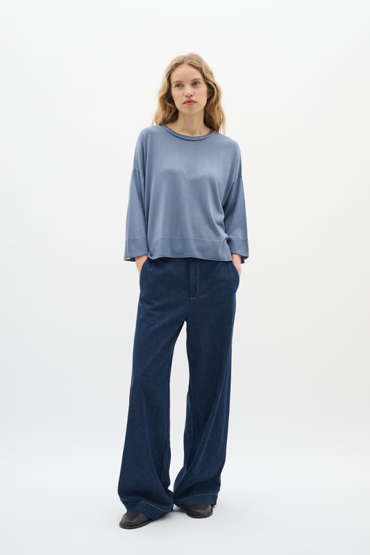 Casual fit,Lange mouwen  Fijne was 30°, niet bleken, niet in de droger drogen, Liggend laten drogen in de schaduw, warm strijken max. 150° C, Droogreiniging  65% Polyester,35% Viscose