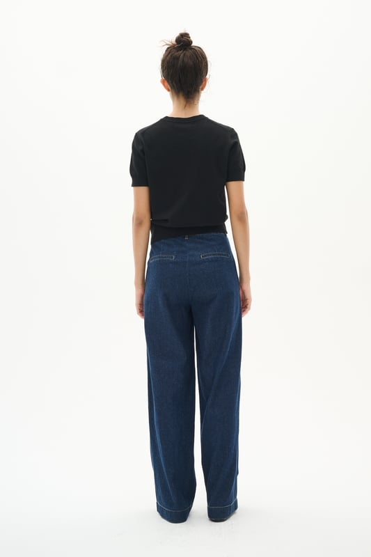 Casual fit,Lange mouwen  Fijne was 30°, niet bleken, niet in de droger drogen, Liggend laten drogen in de schaduw, warm strijken max. 150° C, Droogreiniging  65% Polyester,35% Viscose