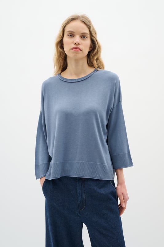 Casual fit,Lange mouwen  Fijne was 30°, niet bleken, niet in de droger drogen, Liggend laten drogen in de schaduw, warm strijken max. 150° C, Droogreiniging  65% Polyester,35% Viscose