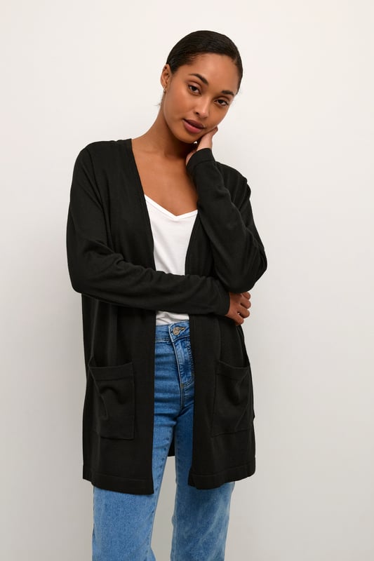 Loose fit,Taille lengte,Lange mouwen  Fijne was 30°, niet bleken, niet in de droger drogen, Liggend laten drogen in de schaduw, koud strijken max. 110° C, Droogreiniging  80% Viscose,20% Nylon