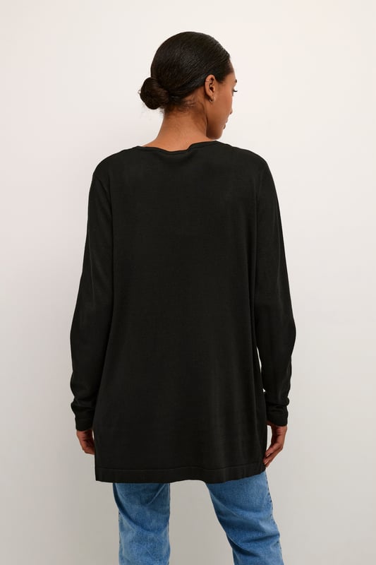Loose fit,Taille lengte,Lange mouwen  Fijne was 30°, niet bleken, niet in de droger drogen, Liggend laten drogen in de schaduw, koud strijken max. 110° C, Droogreiniging  80% Viscose,20% Nylon