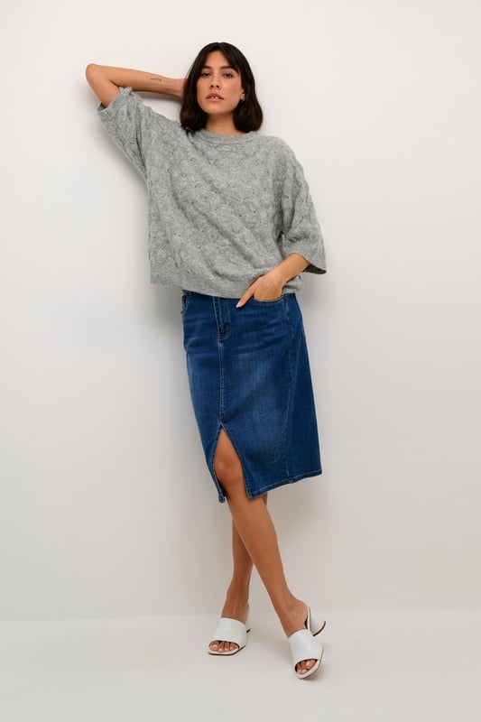 Loose fit,Elleboog lengte  Extra fijne was 30°, niet bleken, niet in de droger drogen, Liggend laten drogen in de schaduw, koud strijken max. 110° C, Droogreiniging  58% Polyester (Gerecycled),20% Polyester,13% Acryl,6% Wol,3% Elastaan