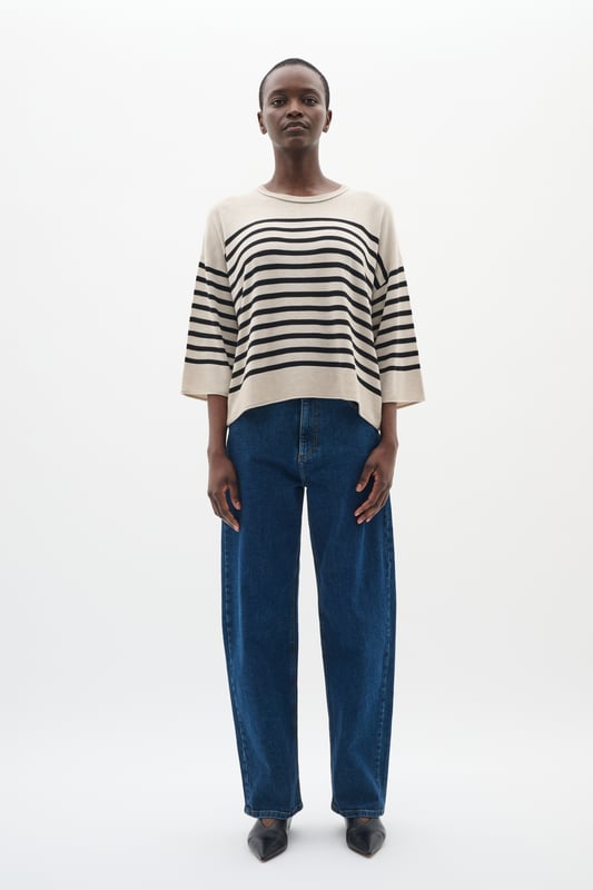 Casual fit,Lange mouwen  Fijne was 30°, niet bleken, niet in de droger drogen, Liggend laten drogen in de schaduw, warm strijken max. 150° C, Droogreiniging  65% Polyester,35% Viscose