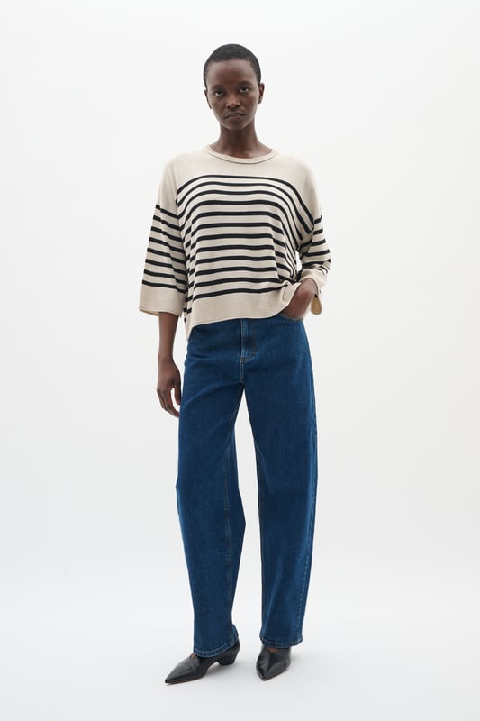 Casual fit,Lange mouwen  Fijne was 30°, niet bleken, niet in de droger drogen, Liggend laten drogen in de schaduw, warm strijken max. 150° C, Droogreiniging  65% Polyester,35% Viscose
