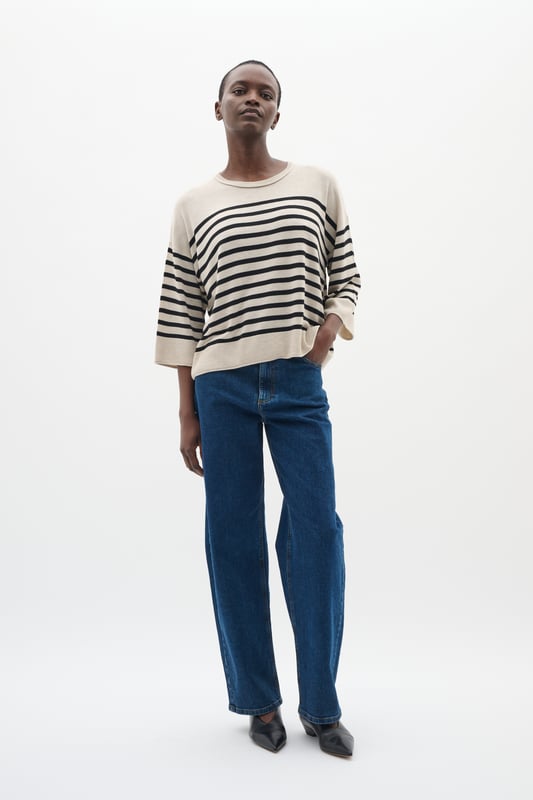 Casual fit,Lange mouwen  Fijne was 30°, niet bleken, niet in de droger drogen, Liggend laten drogen in de schaduw, warm strijken max. 150° C, Droogreiniging  65% Polyester,35% Viscose