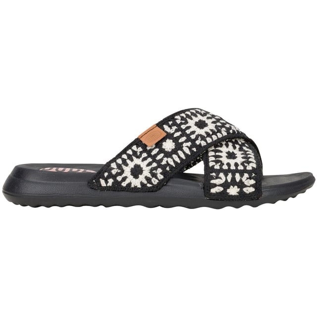 De Christi Slide Cottage Crochet is zo ontspannen en relaxed, met een geborduurd gehaakt bandontwerp dat je voet omhult in stijl en flexibel comfort voor wanneer je gewoon wilt ontspannen.