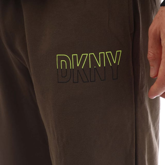 Mens DKNY Everblades Jersey Lounge Pants in green.- Drawstring waistband.- Side pockets.- Logo print.- Ribbed cuffs.- Regular  tapered fit.- 100% Cotton.- Ref: N56858DKYGRN