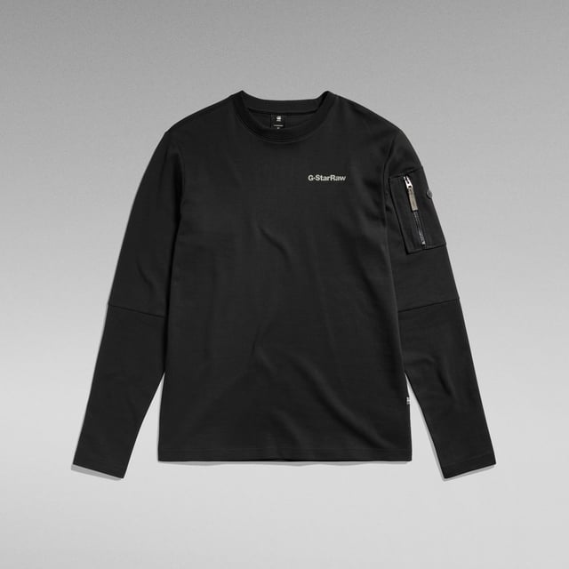 Round neck, ribbed. Long sleeves- seam across the elbow. Zip pocket at the upper sleeve. Straight hem. G-Star RAW graphic print at the chest. Lighter weight sweater, comfortable as a T-shirt. No closure. This organic cotton jersey offers a subtle structure. Jersey knit. Loose