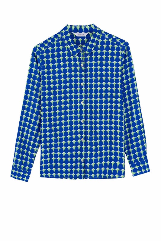 This clever geometric print adds a contemporary touch while the relaxed fit and full button closure makes for unparalleled comfort and maximum versatility