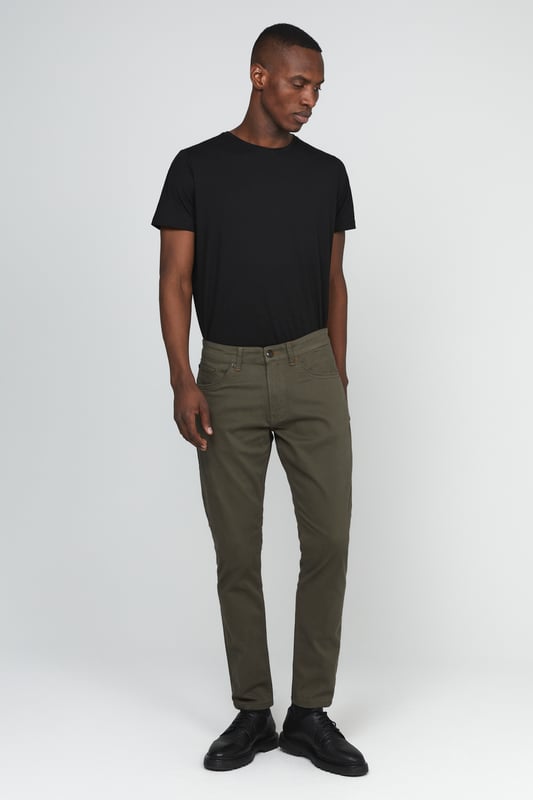 Regular fit,Regular taille,Slim  Wassen op 30°, niet bleken, niet in de droger drogen, Druipnat ophangen, koud strijken max. 110° C, Droogreiniging  66% Katoen,32% Polyester,2% Elastaan