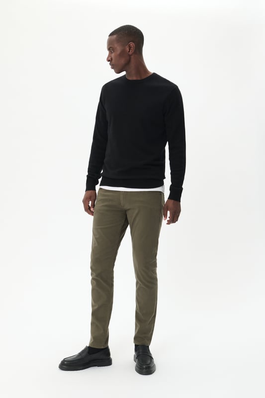 Regular fit,Regular taille,Slim  Wassen op 30°, niet bleken, niet in de droger drogen, Druipnat ophangen, koud strijken max. 110° C, Droogreiniging  66% Katoen,32% Polyester,2% Elastaan