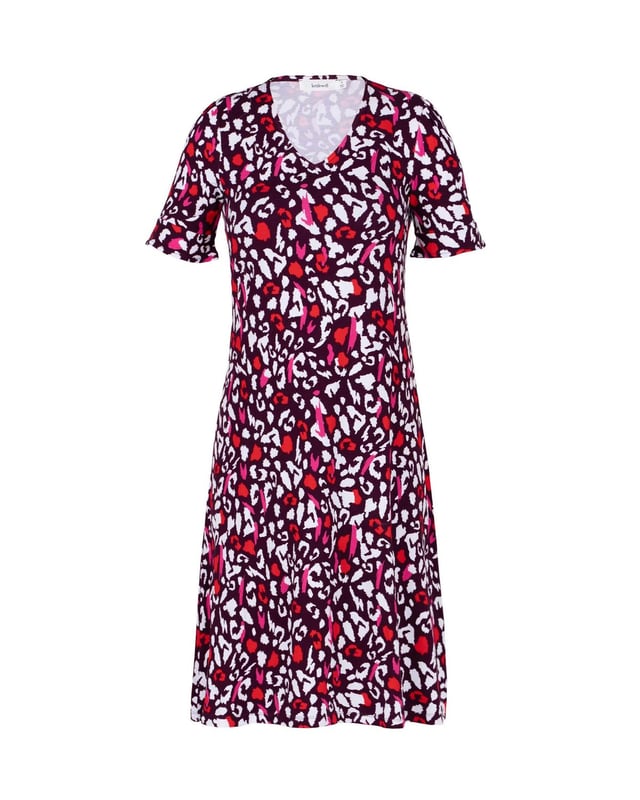 Because everyone loves leopard, we know how important it is to find the world's favourite animal print in the right Colour Profile. The Tilly Dress features a new and improved fit, with slightly fluted sleeves and a soft V neckline.