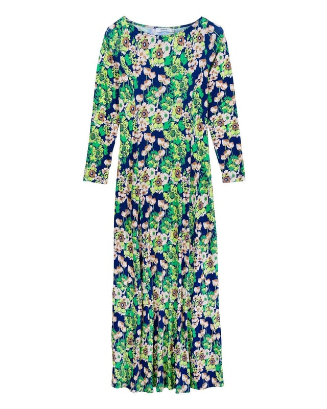 This medium scale floral print dress adds a touch of romance to everyday dressing; the fit-and-flare style pairs beautifully with dressy jackets and elegant ankle boots.