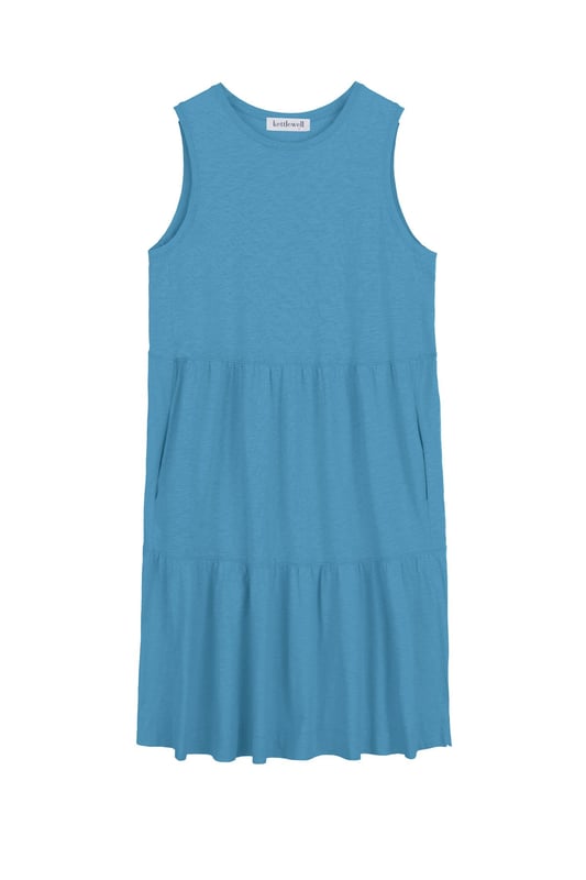A sleeveless crew neck dress made in breezy 100% cotton with tiers to add depth, dimension and airiness. With practical pockets, which are all but invisible thanks to the A-line shaping.