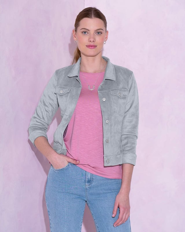 The return of our bestselling style; a lightweight jacket made for layering. Pair with elevated basics and print dresses for an effortless ‘off-duty’ look.