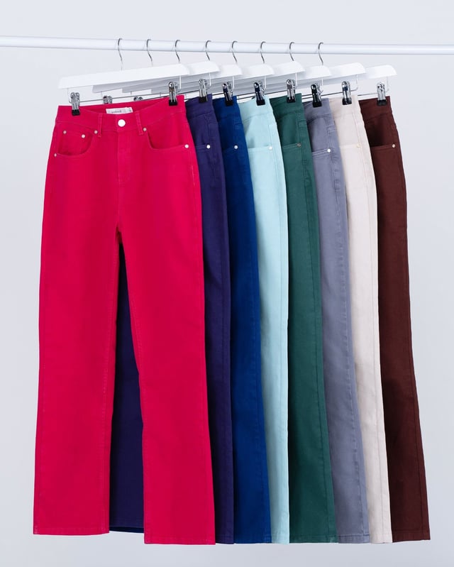 Crafted from premium denim with a touch of stretch, these jeans are not just your ordinary denim – they’re a contemporary wardrobe essential.