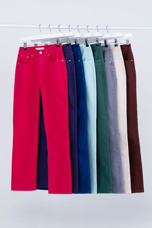 Crafted from premium denim with a touch of stretch, these jeans are not just your ordinary denim – they’re a contemporary wardrobe essential.