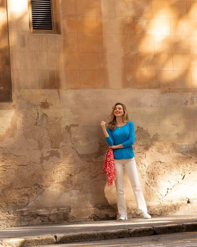 Indulge in effortless elegance with this versatile top crafted from soft viscose slub jersey. The relaxed fit drapes beautifully, creating a flattering silhouette for all body types. Its subtle sheen adds a touch of sophistication, making it perfect for both casual outings and dressier occasions.
