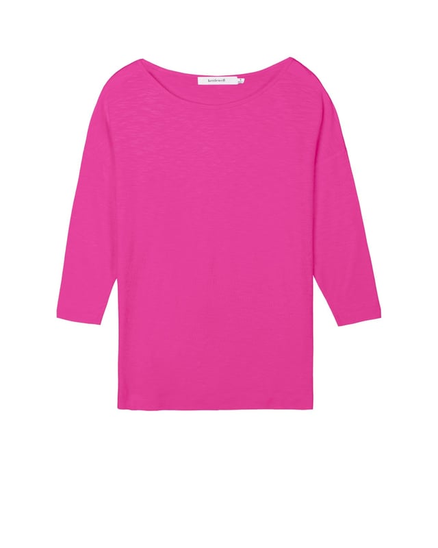 Indulge in effortless elegance with this versatile top crafted from soft viscose slub jersey. The relaxed fit drapes beautifully, creating a flattering silhouette for all body types. Its subtle sheen adds a touch of sophistication, making it perfect for both casual outings and dressier occasions.