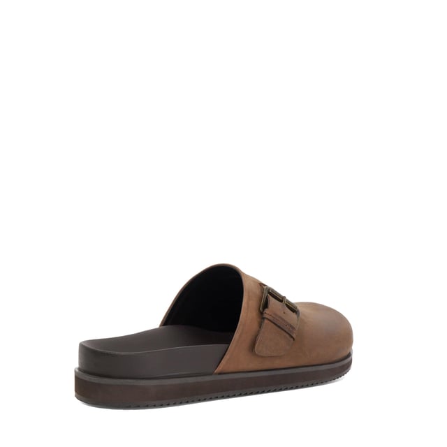 A statement of unmatched comfort, endless style and timeless quality our Baldwin clogs are easy-to-wear and comfortable all year round. Designed with a comfortable footbed this wear-with-everything style features buckle detailing.
