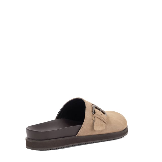 Dune Mens Baldwin - Slip On Clogs A statement of unmatched comfort, endless style and timeless quality our Baldwin clogs are easy-to-wear and comfortable all year round. Designed with a comfortable footbed this wear-with-everything style features buckle detailing.