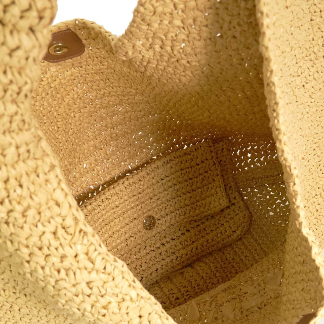 Dune Accessories Dangerous - Logo Raffia Shopper Book, bottle, mobile phone...this unlined woven raffia shoulder bag profile is the perfect addition to beach days and weekend getaways. Featuring our signature interlocking double D logo wrapped in raffia to complement the bag, this stylish summer accessory comes with an internal unlined raffia pouch to store valuables.