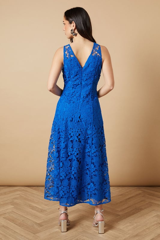 Floral Lace V Neck Midi Dress Intricate floral lace overlay creates a romantic, feminine aesthetic
Flattering V-neckline at front and back for an elegant silhouette
Sleeveless design perfect for warm-weather occasions
Midi length falls gracefully below the knee for sophisticated coverage
Semi-sheer lace detailing adds textural interest and dimension
This enchanting Oasis midi dress showcases delicate floral lace throughout, making it a standout choice for special occasions. The feminine V-neckline frames the dcolletage beautifully, while the matching V-back adds an unexpected touch of allure. Style with metallic strappy heels as shown for formal events such as weddings or race day celebrations. For evening soires, pair with a sleek clutch and statement earrings to complement the dress's intricate texture. The versatile midi length works wonderfully for garden parties when styled with elegant sandals, or dress it up with a tailored blazer for sophisticated evening affairs. This timeless piece transitions effortlessly from daytime celebrations to evening gatherings with just a change of accessories, making it a valuable addition to your occasion wardrobe.