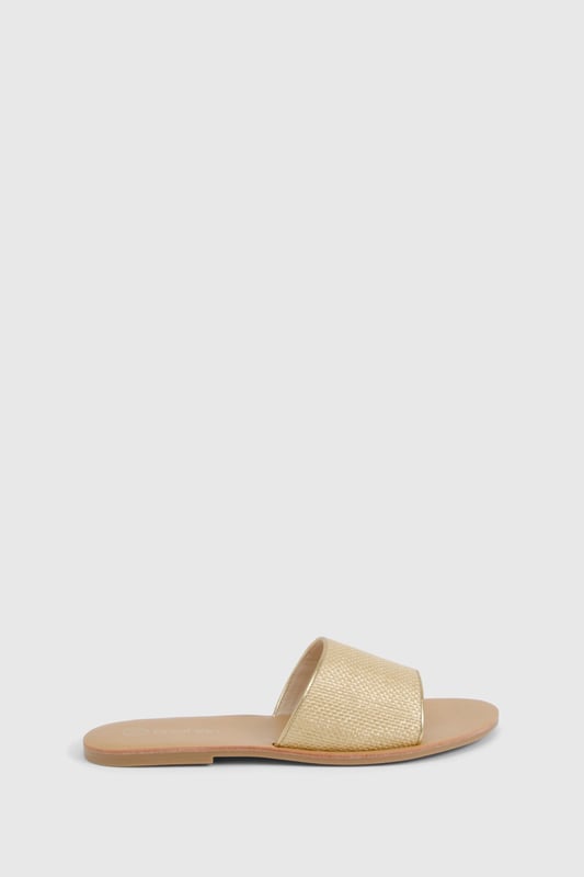 Raffia Mule Sandal Textured bast-style slide sandals with a single wide strap design
Flat heel measuring between 0-2cm for all-day comfort
Open toe silhouette perfect for showcasing pedicures
Slip-on style for effortless wear
Versatile neutral tone that complements any summer outfit
These minimalist bast-style sandals from Boohoo combine simplicity with versatility for your warm-weather wardrobe. The understated design features a comfortable flat sole that's ideal for city exploring or beachside strolls. Style them with cropped linen trousers and an oversized shirt for casual daytime outings, or pair with a flowing maxi dress for family gatherings and garden parties. The neutral tone works brilliantly with bold prints and patterns, making these sandals a true wardrobe staple. For festival season, match them with denim shorts and a graphic tee, adding layered jewellery for a touch of bohemian flair. Their lightweight construction makes them perfect for packing in your holiday suitcase, whilst the durable sole ensures they'll remain a favourite throughout the summer months.