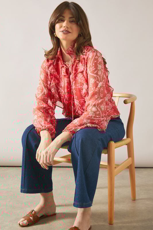 Floral Metallic Ruffle Blouse Elegant V-neckline with delicate tie detail for adjustable styling
Feminine ruffle detailing along the front and sleeves for a sophisticated touch
Lightweight viscose fabric offering comfort and graceful drape
Striking floral pattern that adds visual interest to any ensemble
Long sleeves with subtle volume for a flattering silhouette
This charming Wallis blouse combines sophistication with effortless style. The delicate ruffle detailing creates movement and dimension, whilst the V-neckline with tie feature allows for customisable styling. Perfect for daytime occasions, pair with wide-leg denim trousers and leather sandals for family gatherings or weekend brunches. For a more polished daywear look, tuck into tailored trousers and add a structured tote bag. The lightweight viscose fabric ensures comfort throughout the day, making this blouse ideal for transitional weather. The distinctive floral pattern works beautifully with neutral accessories, allowing the blouse to be the focal point of your outfit. Style with simple gold-toned jewellery to complement the feminine aesthetic of this versatile piece.