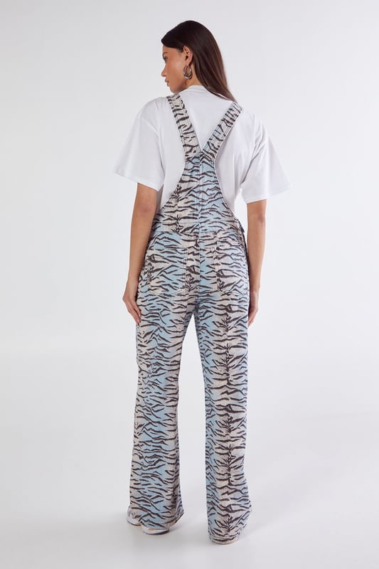 Denim Tiger Print Dungarees Striking tiger print denim dungarees with adjustable shoulder straps
Wide-leg silhouette for maximum comfort and contemporary style
Front bib pocket detail adds practical functionality
Cross-back design with classic dungaree fastening
100% cotton denim construction for breathable comfort
Make a bold statement with these eye-catching tiger print dungarees from NastyGal. The relaxed wide-leg cut creates a flattering silhouette while maintaining ultimate comfort for nights out. Style with a simple white tee as shown for daytime casual, or transform your look for evening by pairing with a fitted bodysuit and chunky platform trainers. The versatile design works brilliantly for urban nightlife - perfect for bar-hopping or dancing the night away at your favourite club. The cross-back design and adjustable straps ensure a customised fit that moves with you. These dungarees offer the perfect balance of standout style and practical comfort, making them an essential addition to your going-out wardrobe.