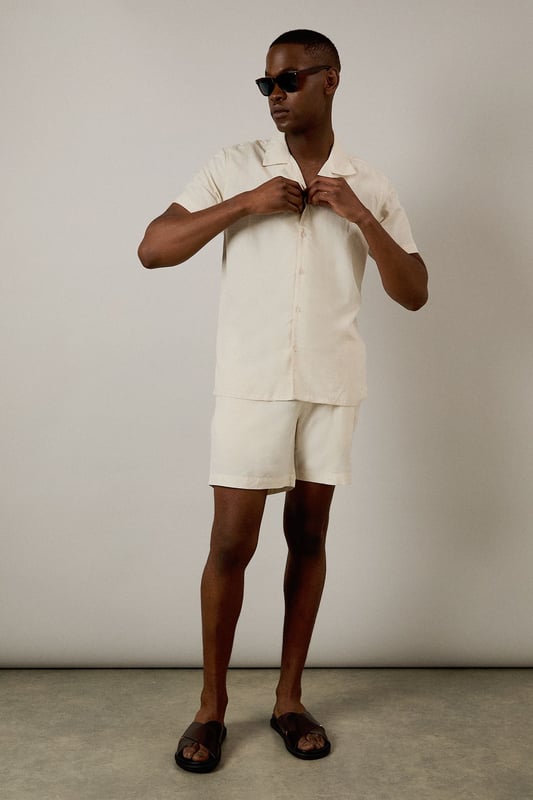 Crafted from a linen blend fabric for breathable comfort in warmer weather
        Relaxed fit with mid-thigh length for easy movement and versatile styling
        Practical side pockets for essentials
        Drawstring waistband for adjustable comfort
        Versatile design that pairs effortlessly with both casual and smart-casual attire
    
    These Burton linen blend shorts offer the perfect balance of comfort and style for the modern man. The breathable fabric makes them ideal for warm weather, whether you're enjoying a weekend barbecue or heading to the beer garden with mates. Style them as shown with a matching shirt for a coordinated summer look, or pair with a simple t-shirt for more casual occasions. The relaxed silhouette and practical pockets make these shorts a practical choice for family gatherings, sporting events, or casual Friday at the office. Machine washable at 30 degrees, they're designed with everyday practicality in mind. These shorts will quickly become your go-to for summer weekends, holiday packing, and casual outings where comfort meets laid-back style.