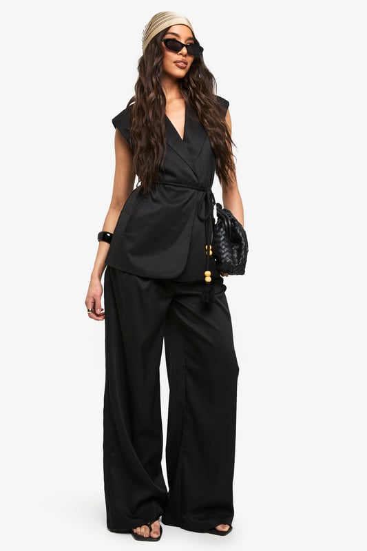 Trousers are a more sophisticated alternative to skinniesTrousers take on a realxed silhouette for the new season, with sports tailoring setting the trends and the wide leg one to watch. Pick printed palazzo pants for a dramatic day time look and tone down with a basic tee, or go for androgynous appeal in tapered man pants and wear with worn-in trainers for a trend-led twist.