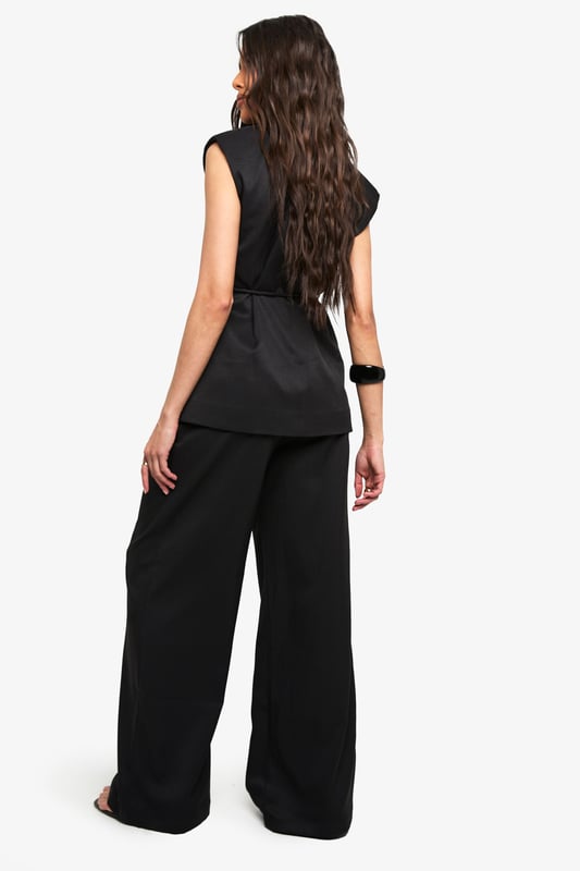 Trousers are a more sophisticated alternative to skinniesTrousers take on a realxed silhouette for the new season, with sports tailoring setting the trends and the wide leg one to watch. Pick printed palazzo pants for a dramatic day time look and tone down with a basic tee, or go for androgynous appeal in tapered man pants and wear with worn-in trainers for a trend-led twist.