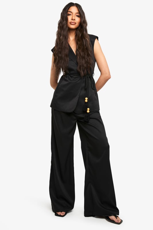 Trousers are a more sophisticated alternative to skinniesTrousers take on a realxed silhouette for the new season, with sports tailoring setting the trends and the wide leg one to watch. Pick printed palazzo pants for a dramatic day time look and tone down with a basic tee, or go for androgynous appeal in tapered man pants and wear with worn-in trainers for a trend-led twist.