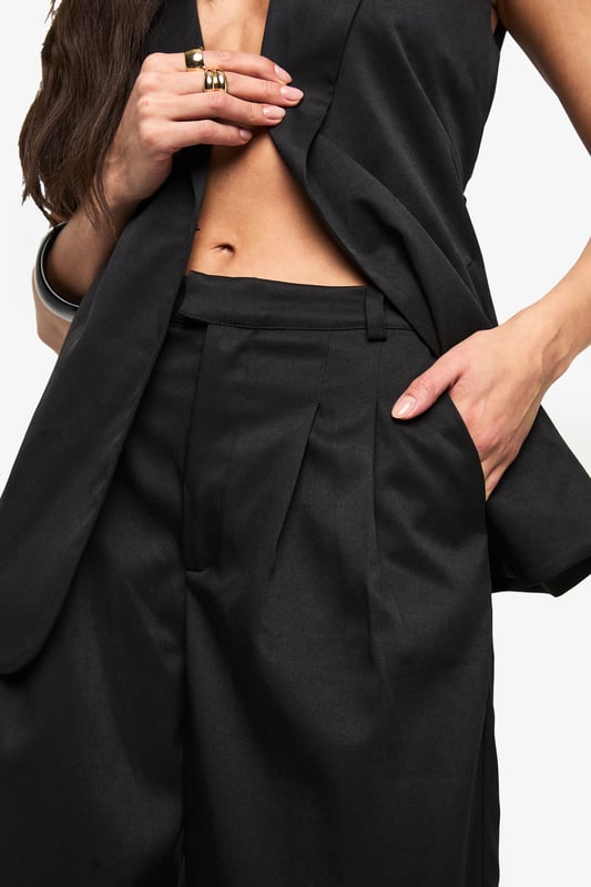 Trousers are a more sophisticated alternative to skinniesTrousers take on a realxed silhouette for the new season, with sports tailoring setting the trends and the wide leg one to watch. Pick printed palazzo pants for a dramatic day time look and tone down with a basic tee, or go for androgynous appeal in tapered man pants and wear with worn-in trainers for a trend-led twist.