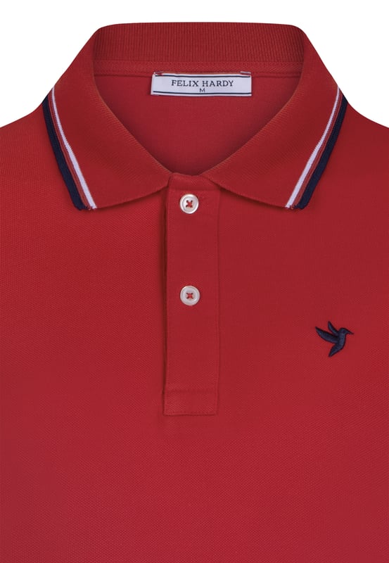 Polo Shirt Kurz Arm Pique Baumwolle Das Felix Hardy Herren-Poloshirt mit kurzen Ärmeln ist ein zeitloses Kleidungsstück, das Komfort und Stil vereint. Aus einem atmungsaktiven, leichten Stoff gefertigt, bietet es hervorragende feuchtigkeitsableitende Eigenschaften, damit Sie den ganzen Tag kühl und trocken bleiben. Der klassische Polokragen und die Knopfleiste verleihen eine gepflegte, aber legere Optik, ideal für verschiedene Anlässe. Die taillierte Passform sorgt für eine moderne Silhouette, während die kurzen Ärmel und die weiche Textur uneingeschränkte Bewegungsfreiheit bieten. Ob für einen entspannten Ausflug oder eine semi-formelle Veranstaltung – dieses Poloshirt ist eine vielseitige Bereicherung für jede Garderobe.